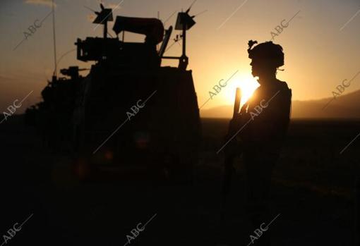 Afganistán. 30/04/2013. Atardecer en la ruta Lapis